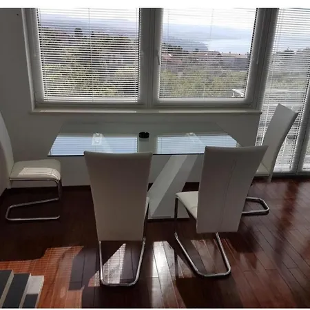 Modern Penthouse And Jacuzzi *