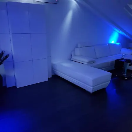 Modern Penthouse And Jacuzzi *